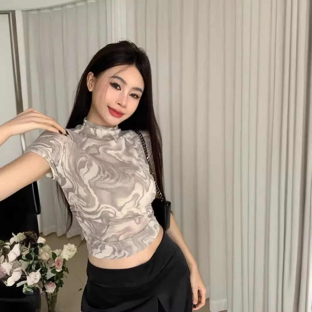 Top corto misto Spicy Girl 2025 Estate Nuovo design di abbigliamento da donna Senso Temperamento Slim Fit Collo semi alto