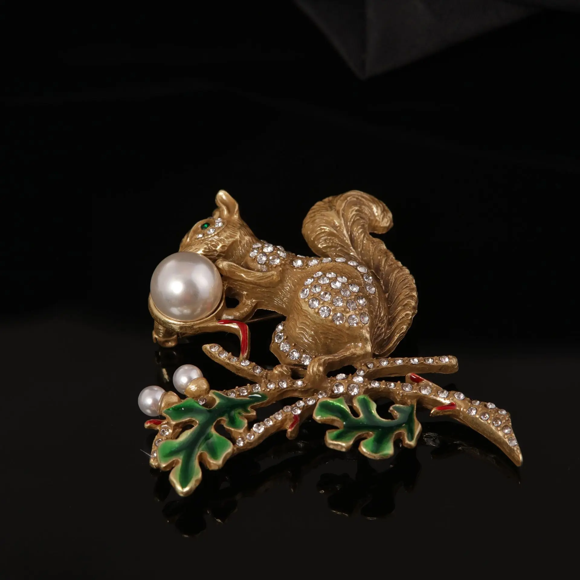 

Squirrel Enamel Brooch Copper Alloy Vintage Retro Elegant Animal Jewelry Clothing Accessories Birthday Christmas Gifts for Women