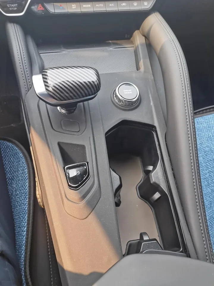 

Для GEELY Monjaro KX11 Xingyue L 2024, силиконовый коврик для центрального управления автомобиля, защитный коврик для шестерни, декоративные принадлежности для модификации автомобиля