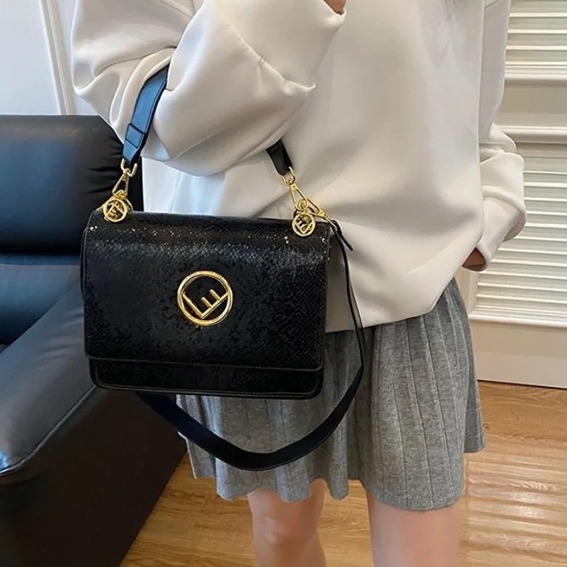 

Graceful Woven Diaper Bag Women's Bag Crossbody Business Restaurant Meeting Minimalist Exquisite Stylish Glamorous Versatile