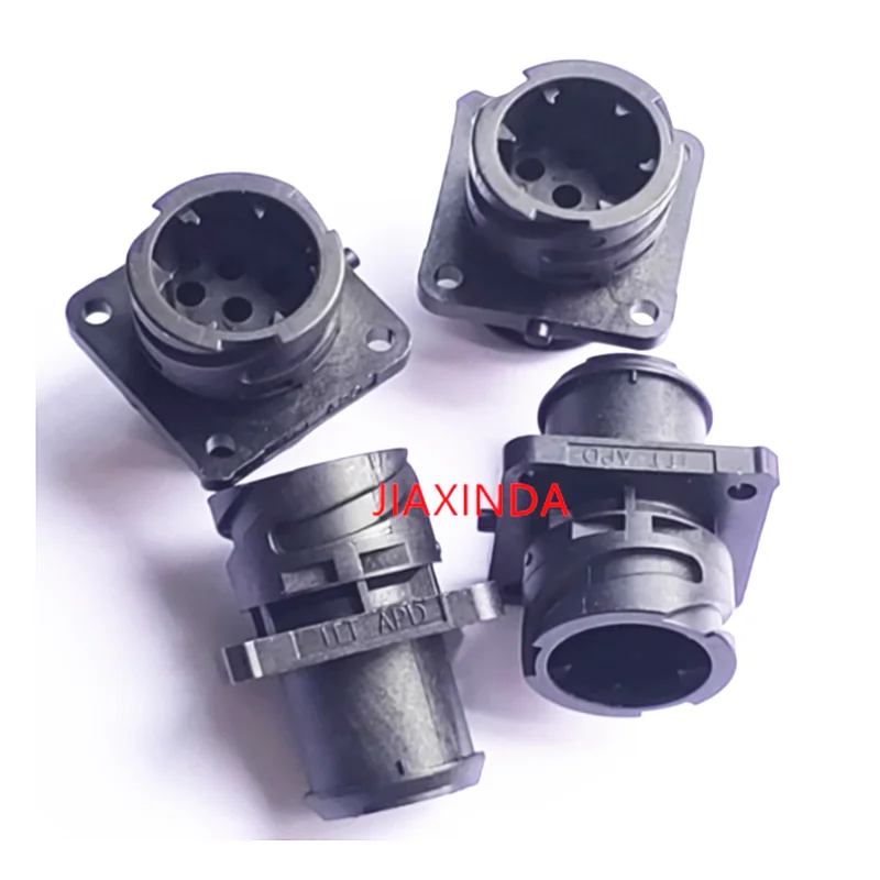 121583-0020 7-pin round connector male, 7P, black