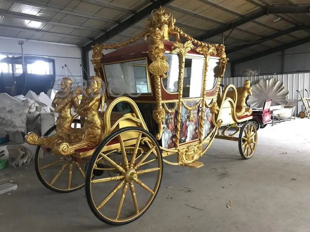 The gold state coach with electric power horse carriage