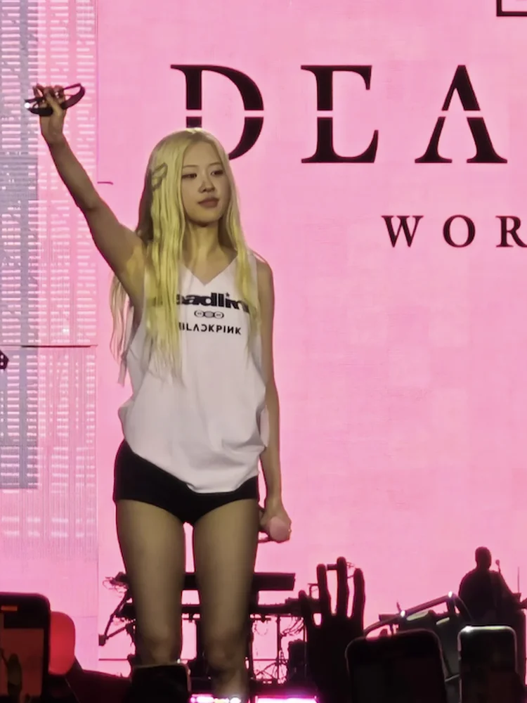 

Свободная повседневная хлопковая футболка с v-образным вырезом и розовым принтом для концертов, букв и звезд, розовый дышащий впитывающий удобный женский летний топ