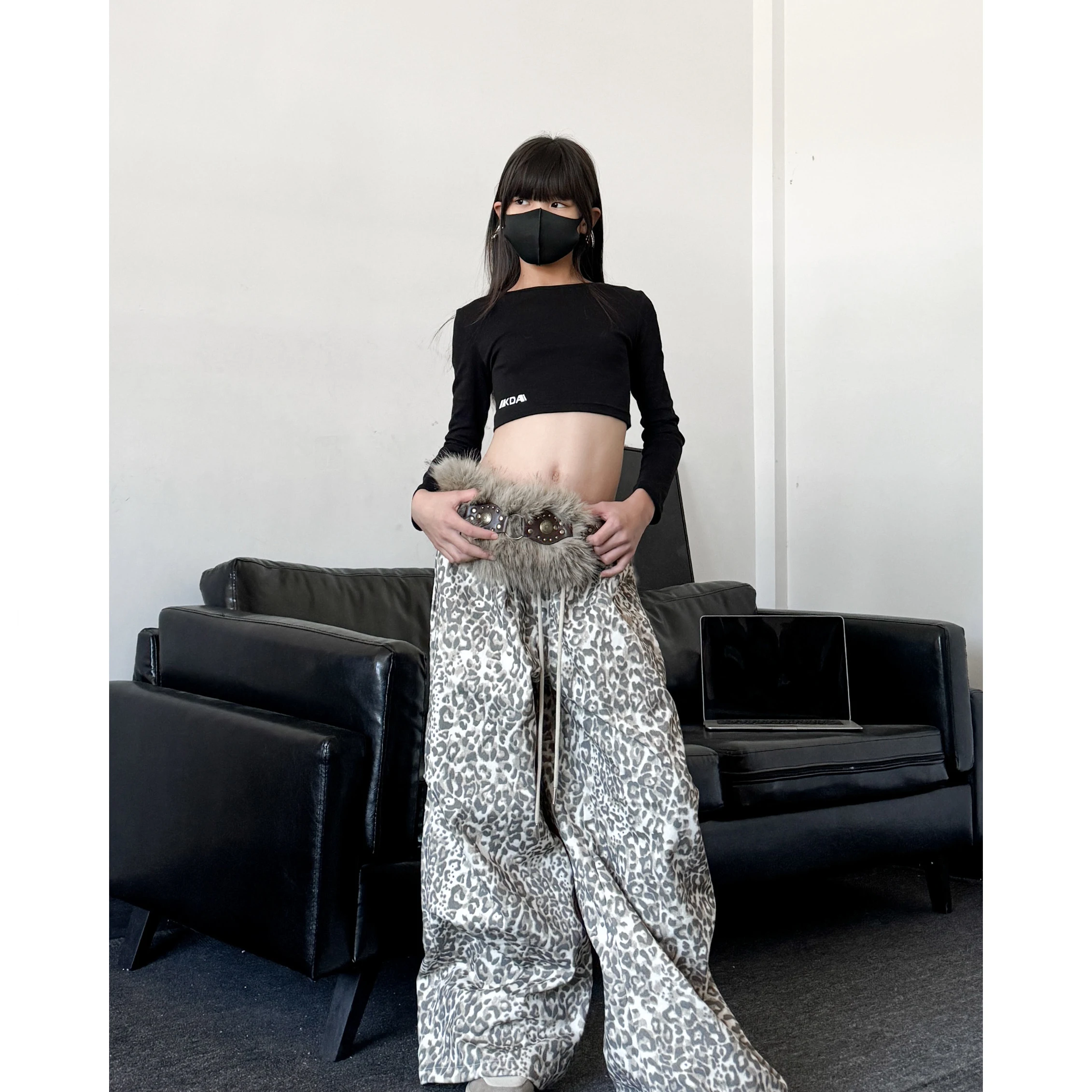 Stroje do tańca jazzowego dla dziewcząt na rok 2025, czarne crop topy, luźne spodnie, stroje Kpop, odzież do tańca hip-hopowego DQS21546