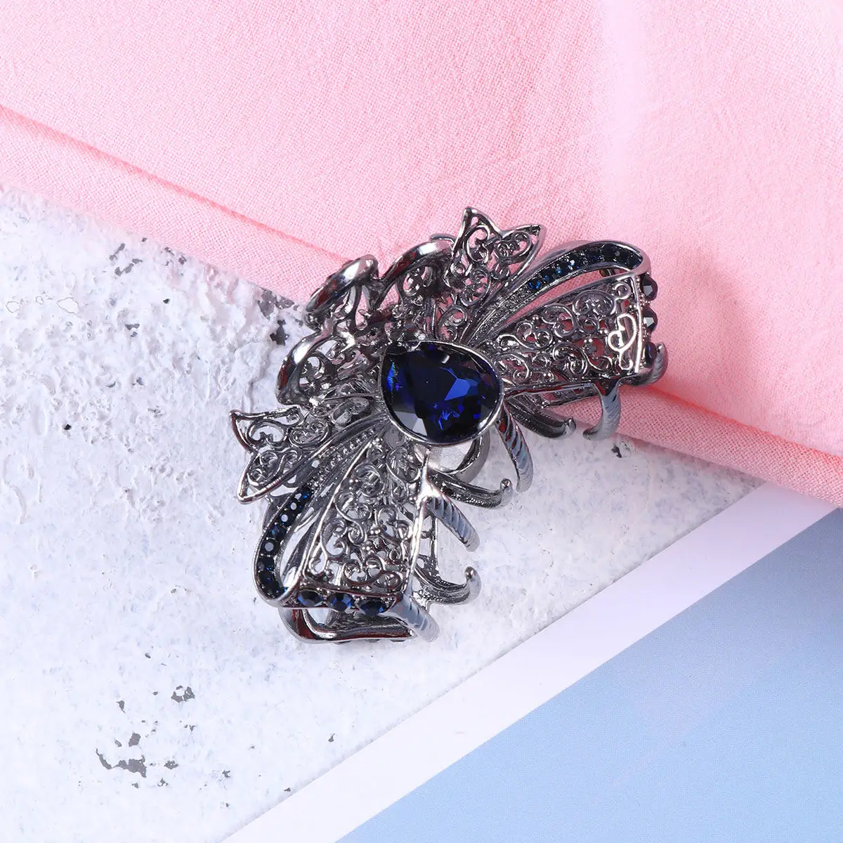 

Crystal Hair Claw Clips for Women Girls Alloy Jaw Clamps Strong Grip Non-Slip Smooth Bottom Teeth Design for Thick Thin Hair Uv