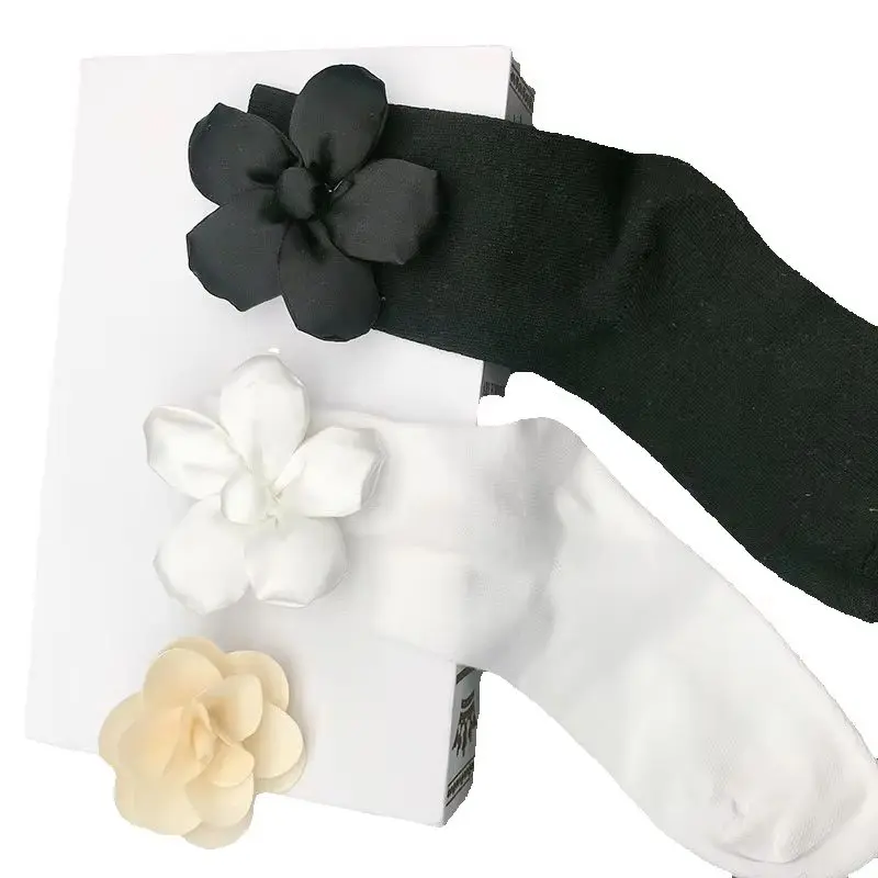 

5PCS New 3D Five-petal Flower Cloth Stick Sewing White Black Flower Tablecloth Clothing Shoes Hat Embroidery Patch Accessories