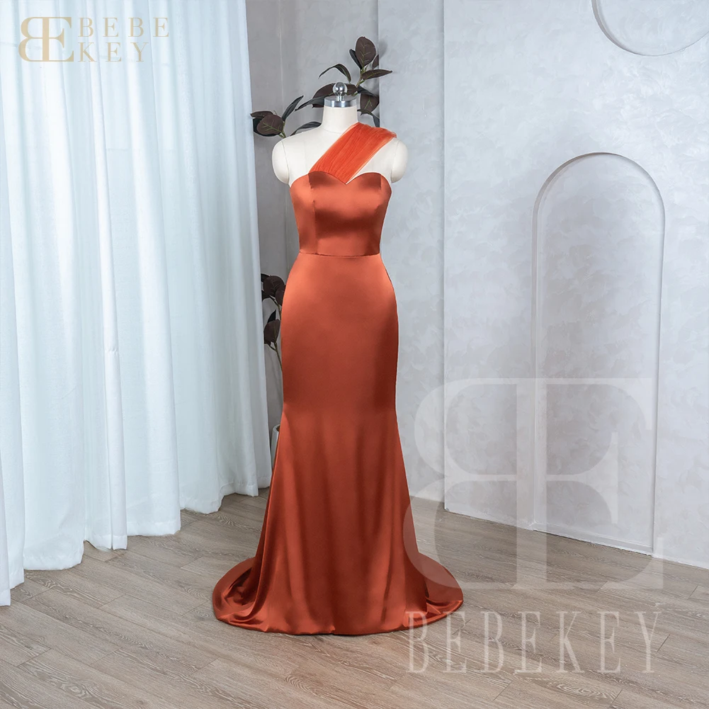 BEBEKEY バーントオレンジサテン ワンショルダー ブライズメイドドレス カスタマイズされたエレガントなウェディングパーティードレス ロングフォーマル女性用服装