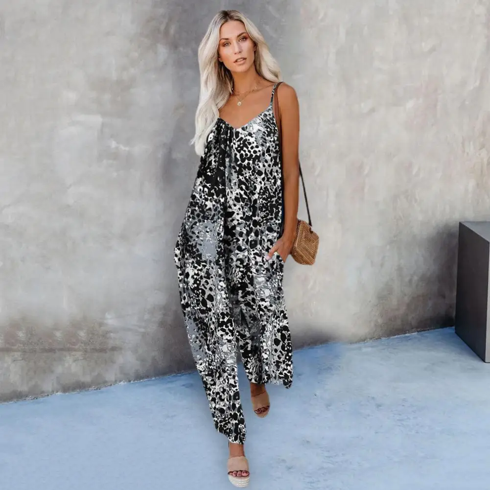 จั๊มสูทผู้หญิงขาบานคอวีแขนกุดมีกระเป๋าเปิดหลังหลวมมีสายพิมพ์ลายเสือดาวหลวมฤดูร้อน