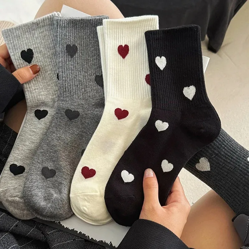 

4 Pairs Woman Socks Autumn Winter Warm Breathable Sock Cute Heart Fashion Funny Gift Female Middle Tube Casual Socks