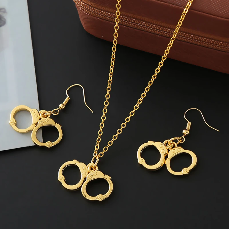 الأقراط الأصفاد الإبداعية للنساء ، مجموعة المجوهرات العصرية ، هدية حلية العصرية ، نموذج رمادي ، خمسون ظلال