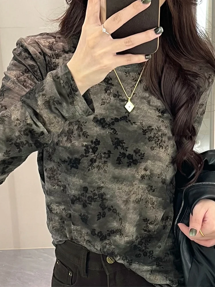 เสื้อสตรีสไตล์เกาหลี แขนยาว ทรงหลวม ผ้าเนื้อนุ่ม รุ่นใหม่ สำหรับฤดูใบไม้ผลิและฤดูใบไม้ร่วง ดีไซน์ย้อนยุค แมทช์ได้กับทุกชุด ช่วยให้ดูผอมลง พร้อมลายปัก