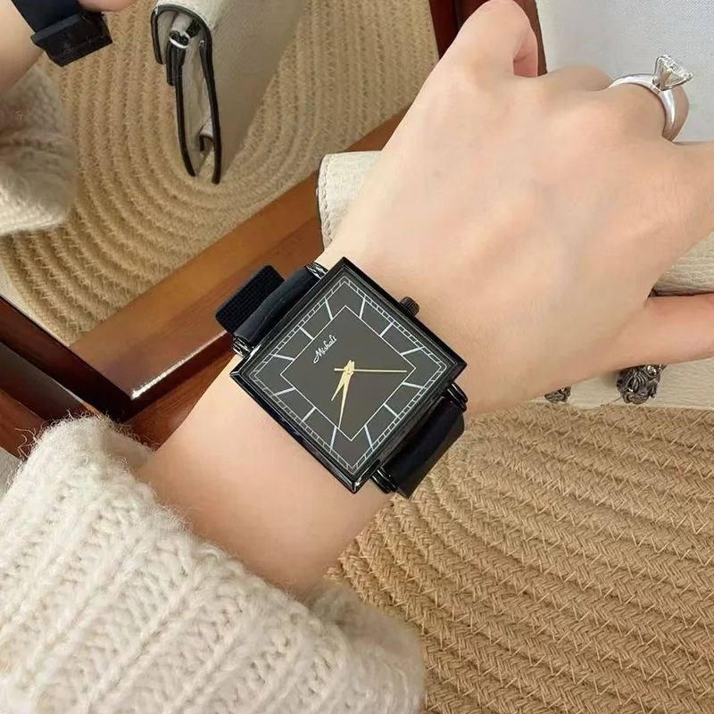 2026 New Square Classic Simple Square Plate Leather Couple Fashion Watch Men's and Women's Quartz Watch Birthday Gift