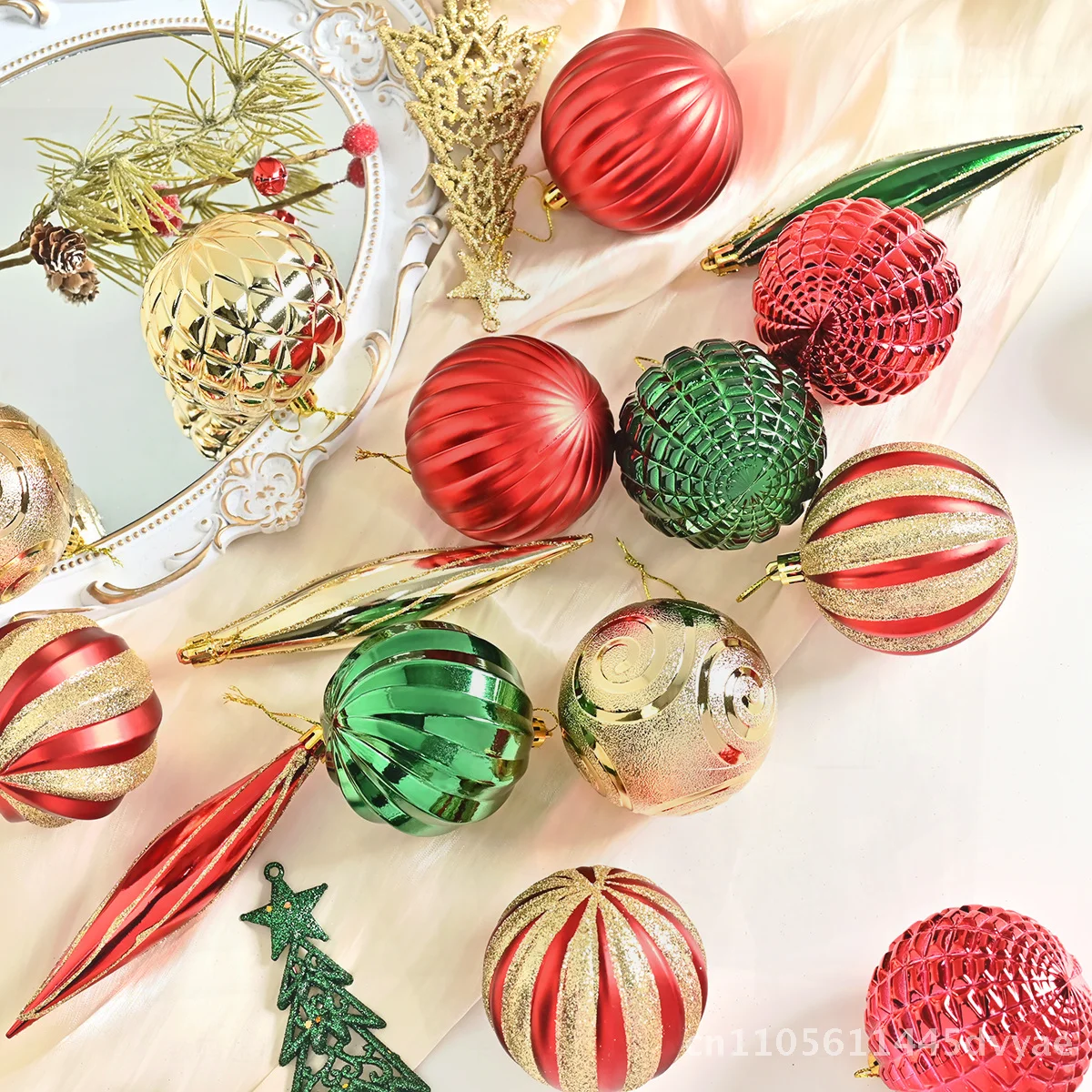 

Hand-Painted Alien Christmas Ball Decorative Ornaments Creative Modern Minimalist Design for Christmas Tree Decoration