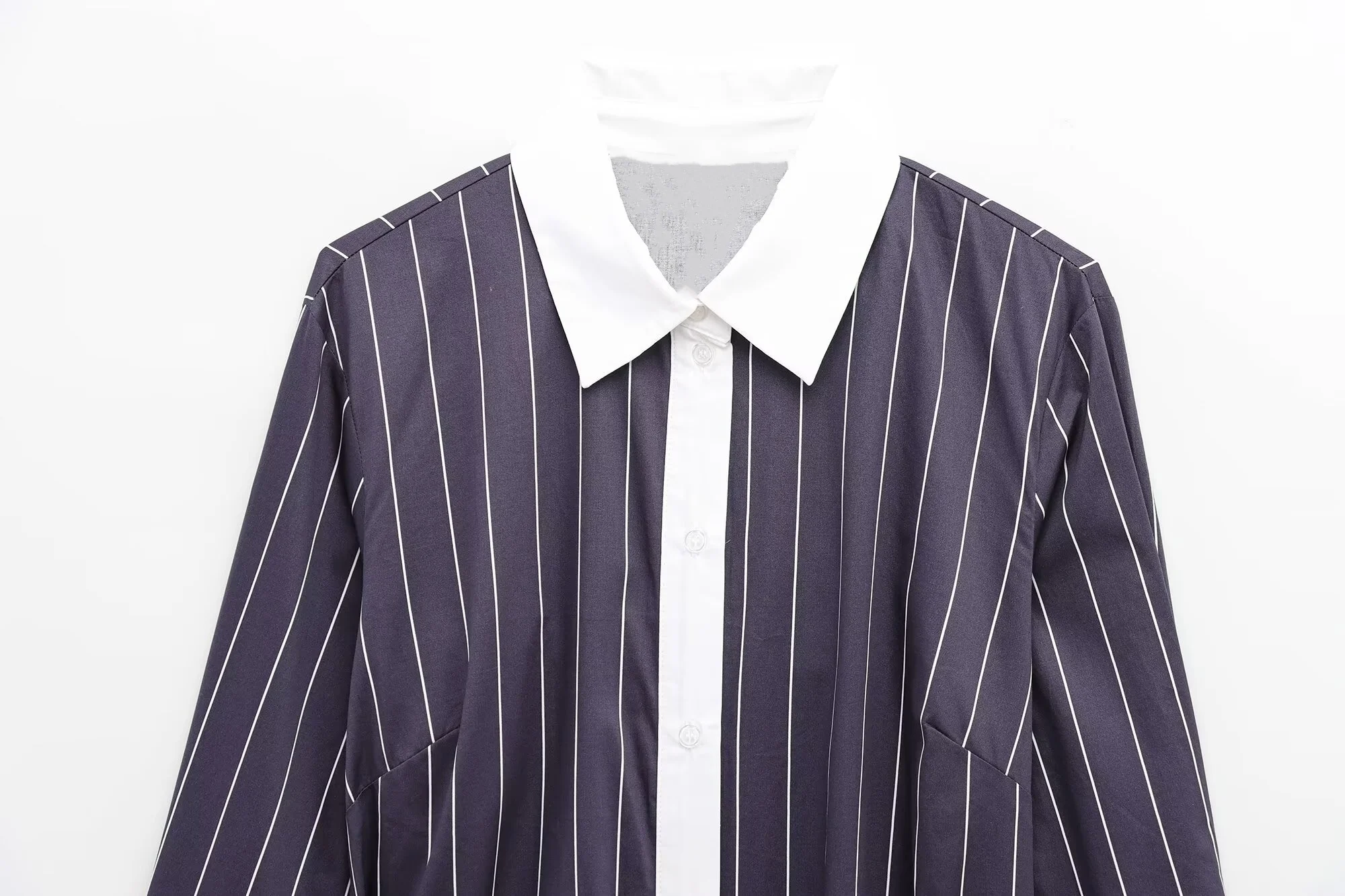 PB&ZA Gestreepte damesoverhemdjurk met lange mouwen en kraag en riemdetail voor de zomer om een chique en professionele look te creëren