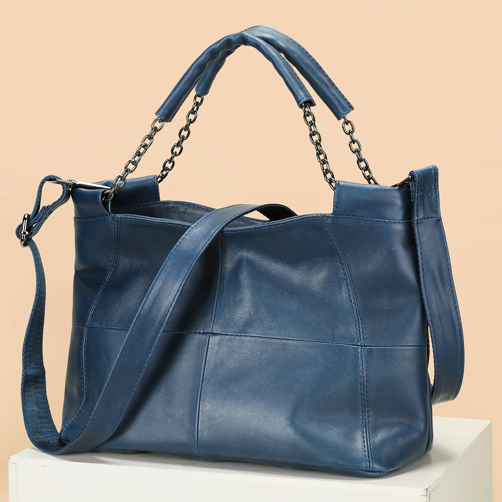 

Top-Grain Cowhide Leather Shoulder Bag for Women - Vintage Designer Crossbody Tote with Chain Strap, Spacious & Versatil