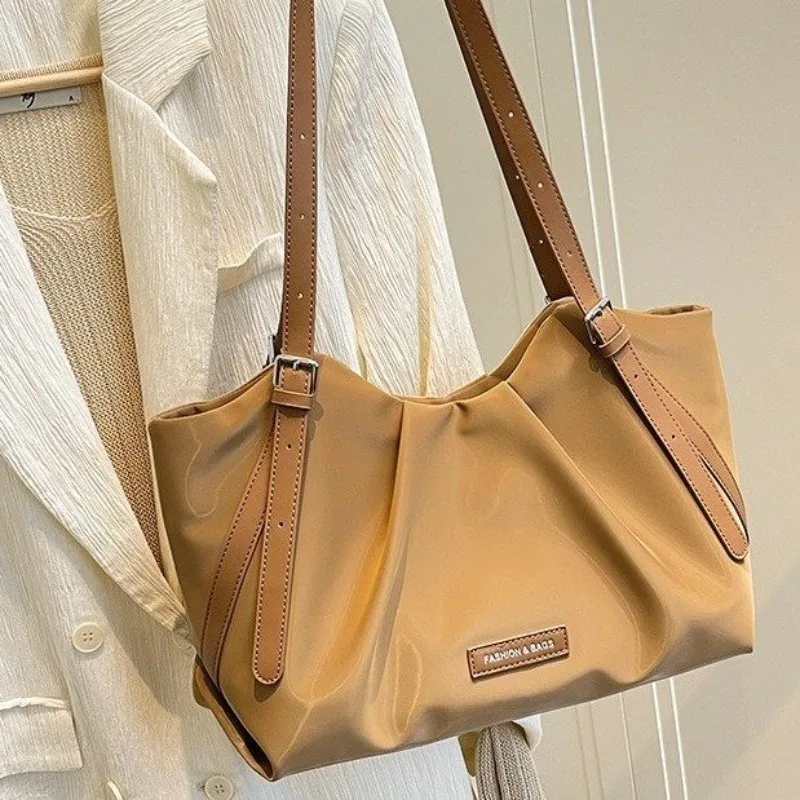

Hot Selling Women's 2025 New Fashionable Underarm Bag Single Shoulder Large Capacity Commuter Tote Bag Chain Strap Handbag