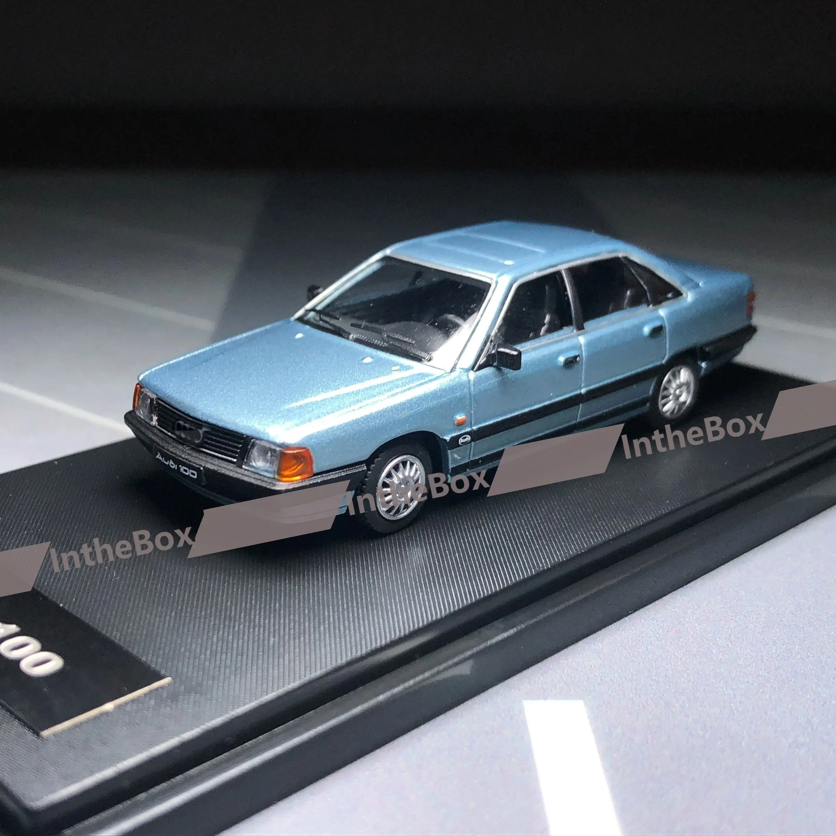 

theBox Store RM 1:64 1989 Blue 100 C3 Sedan Classic Diecast Model Car Collection Limited Edition Hobby Toys