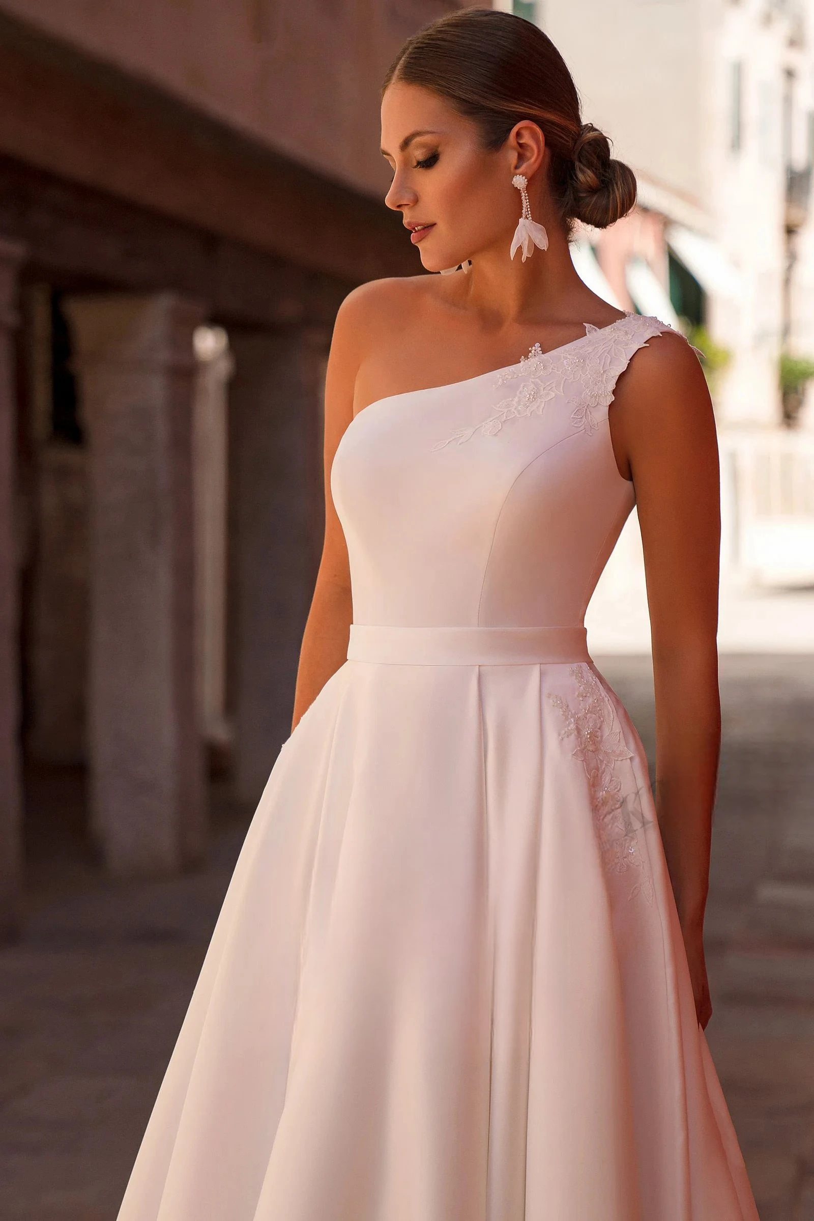 Vestido de novia De satén personalizado para mujer, De un hombro vestido de novia, cepillo, cinturón De tren, línea A, plisado