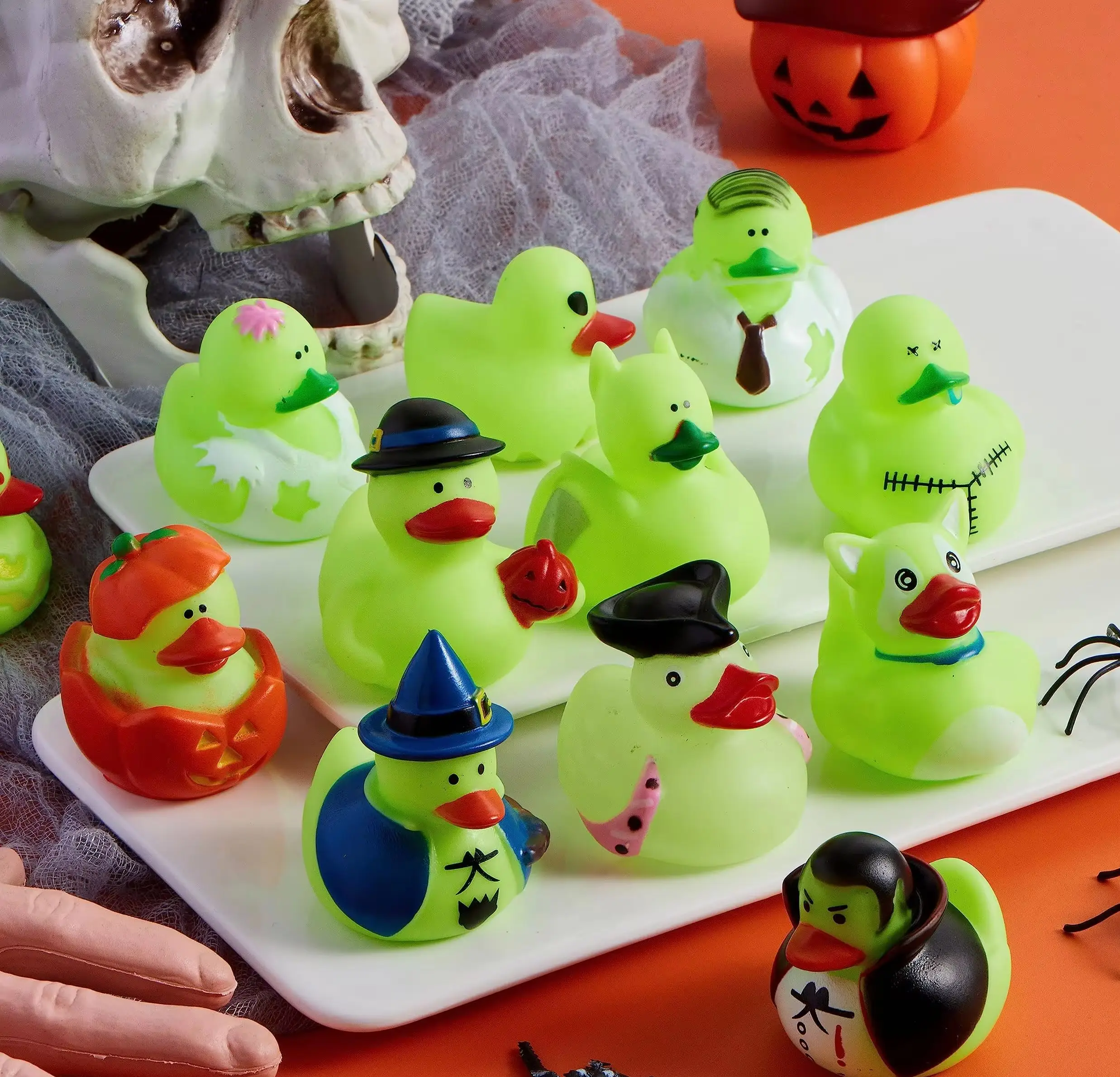 48 Stuks Glow-in-The-Dark Halloween Bad Badeend, Trick or Treat aanwezig, Halloween Thema Cadeau, Rubber Ducky Squirt Pieper Party