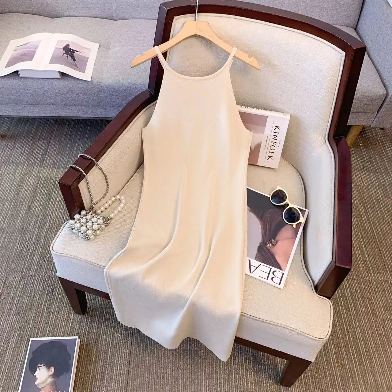 Robe longue à bretelles brillantes pour femmes, taille élastique, tambour mince, solide, document, licou, mode, nouveau, été, 2024