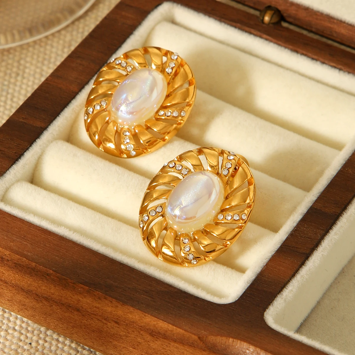 

Ladies New Design Imitates Pearl Stainless Steel Earrings Zircon Micro Inlaid Round Elegant Earrings Jewelry Accessories Gifts