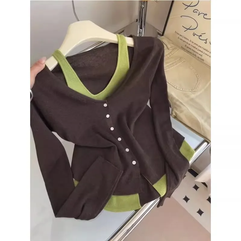 

New Autumn 2025 Women's Brown Long Sve Knitted Cardigan V-Ne Slimming Versatile Fake Two-Piece Korean Sle Faionable
