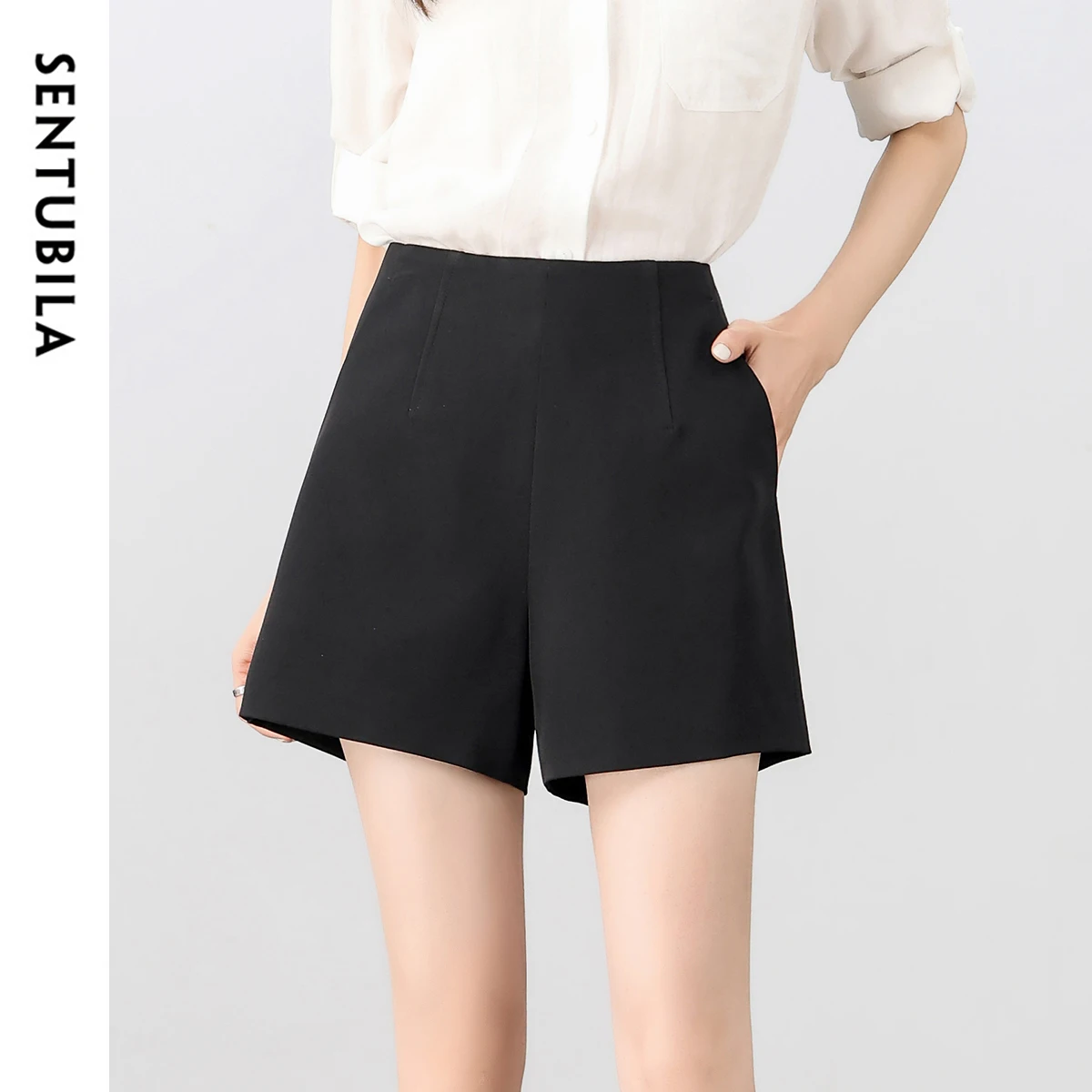 SENTUBILA A-line Classic Black Shorts 2025 Spring Summer Fashiom High-waist Pockets Commuting Simple Female Shorts 152K87936