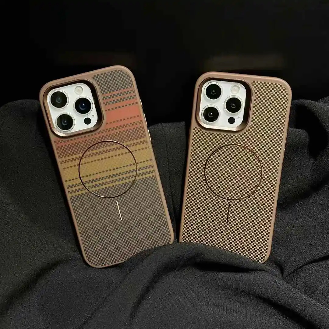 

Подходит для iPhone 16, 15, 14 Pro Max, чехол для телефона с магнитной катушкой и металлической текстурой из углеродного волокна