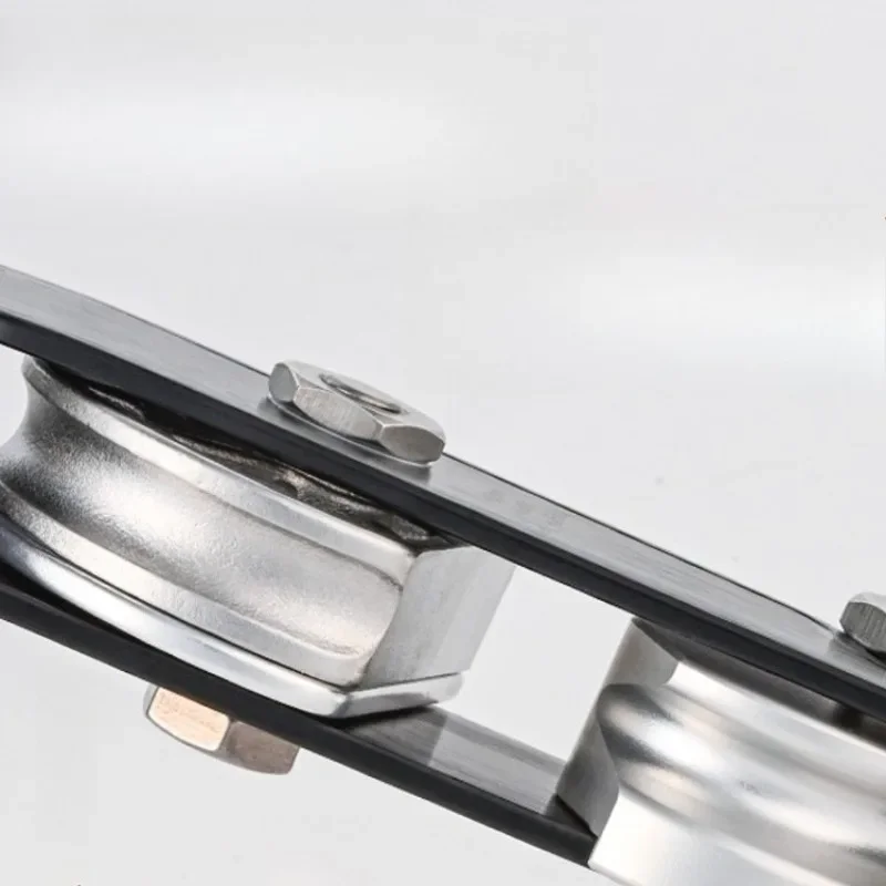Rock climbing downhill, self-locking manual descender, exterior wall cleaning high altitude, descender tool drop stopper