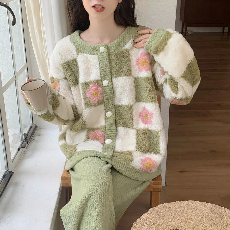 New Pajamas Female Autumn and Winter Thickened Coral Velvet Snow Skin Velvet Button Cell Sweet You Can Wear Home Clothes Outside