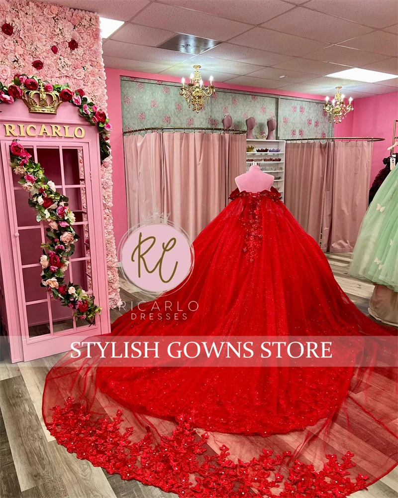 فساتين Quinceanera زهرة حمراء ثلاثية الأبعاد مزينة بالخرز فستان عيد ميلاد فاخر 2024 مع كيب مناسبة خاصة ثوب مخصص