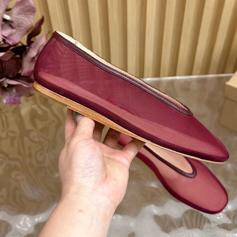 

2025 г. женская модная балетная повседневная обувь на плоской подошве, простая роскошная легкая сетчатая повседневная уличная летняя одежда в итальянском стиле