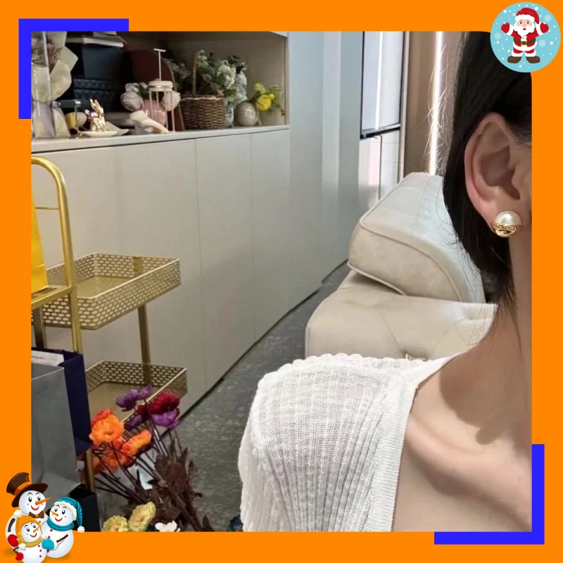 Miss Miao Semicircular Metal Half Pearl Color Matching Earrings Light Luxury Versatile Earrings Sweet and Cute Earrings