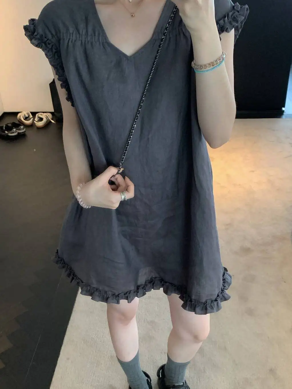

Fashionable V-Neck Ruffle Hem Dress Women's plus Size Elegant Short Skirt A-Line Silhouette Artistic Style Short Sleeve