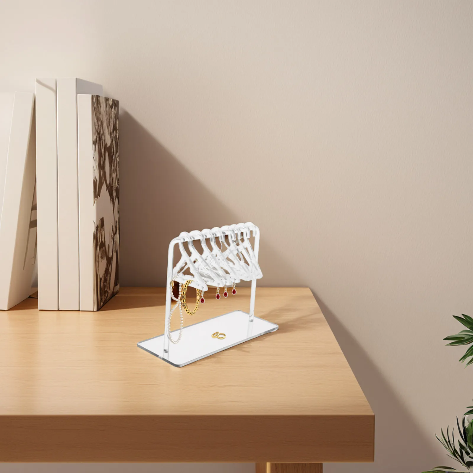 

Подставка-органайзер для украшений: браслетов, серег, ожерелий. Настольная подставка. Стильный, минималистичный дизайн. Экономия места. Тонкая работа.
