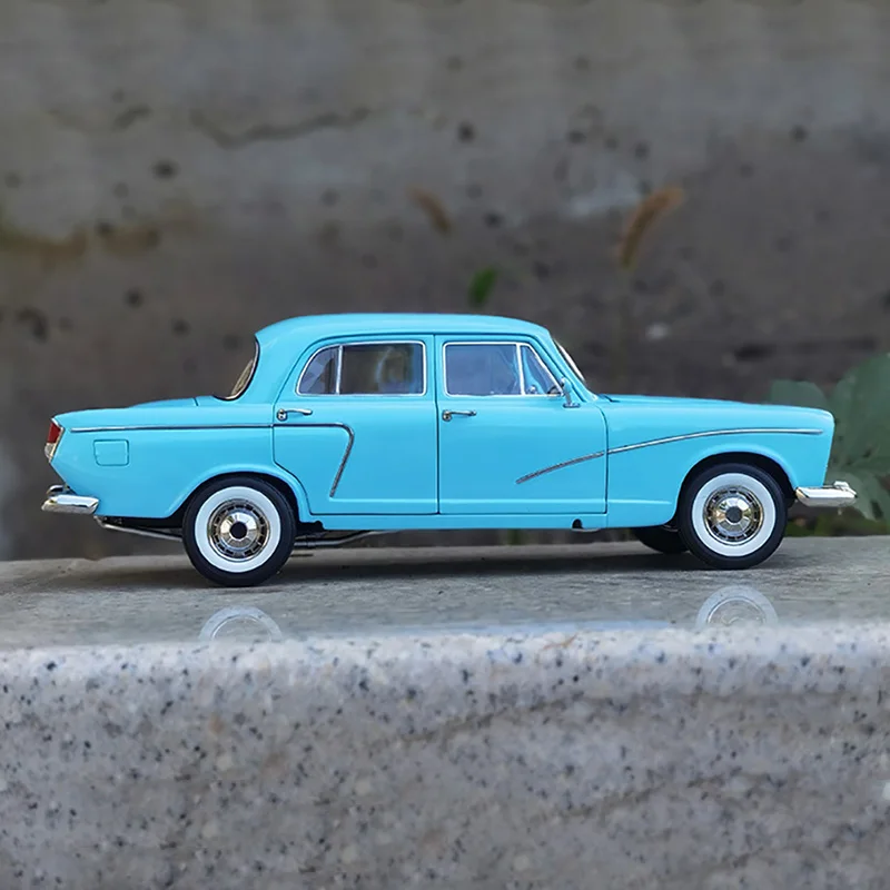 The 1964 alloy car model of the original 1/18 Shanghai old Shanghai SH760 car