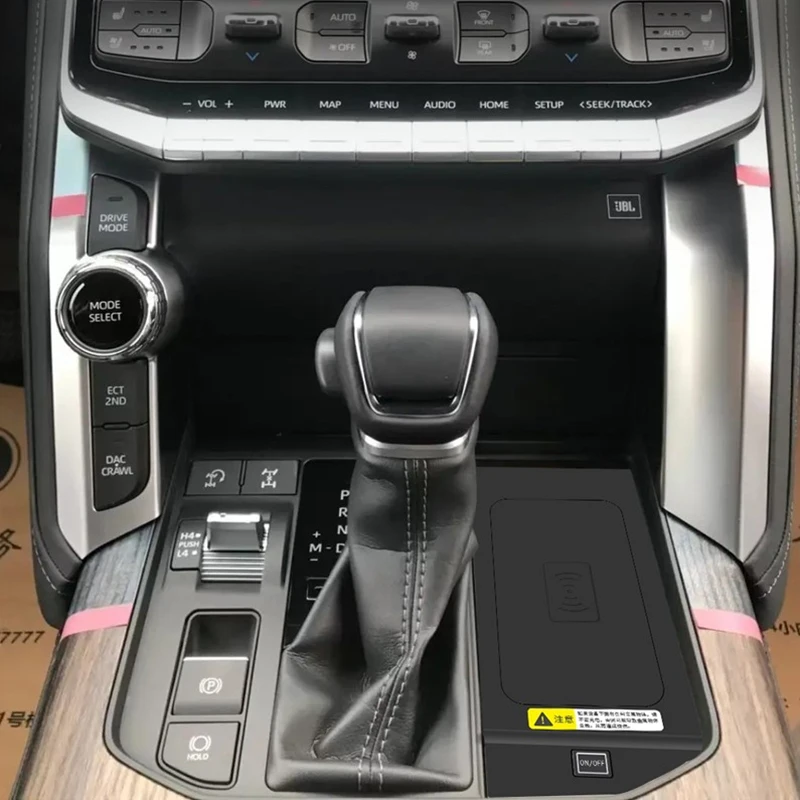 

For Toyota Land Cruiser LC300 2021 2022 2023 15W Car wireless phone charger fast charger charging mount holder