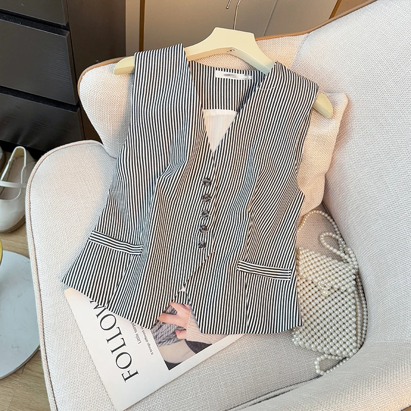 

Wedbleser Advanced Fashionable Vertical Stripe V-neck Suit Vest Women Summer 2025 Stylish Versatile Short Top Reducing Age