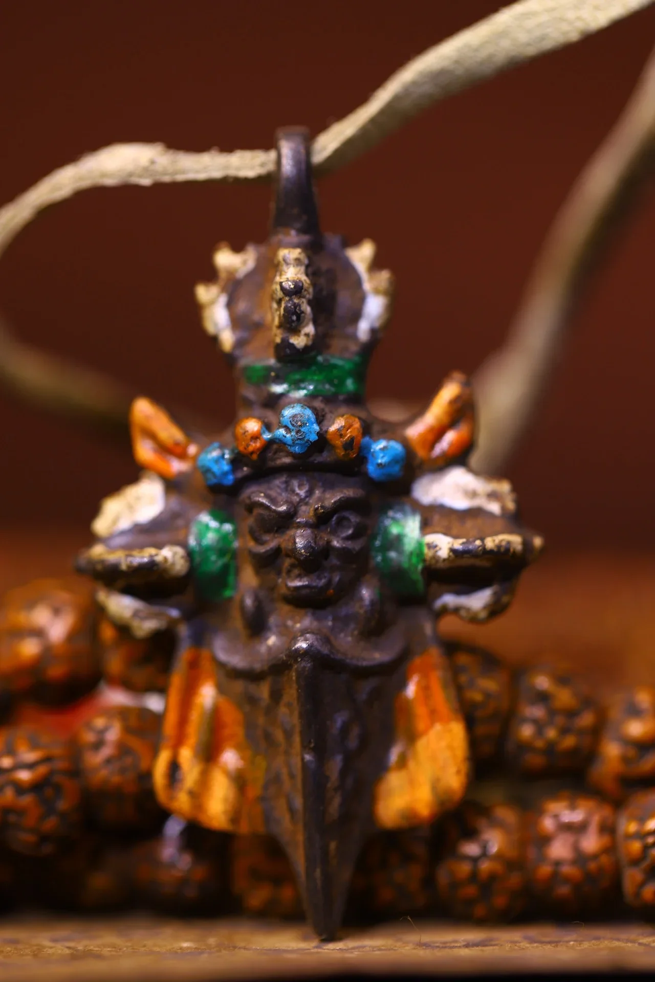 

2"Xizang Folk Old Bronze Painted Mahakala Buddha Head Dorje Vajra Phurpa Pendant Amulet Dharam Town house Exorcism