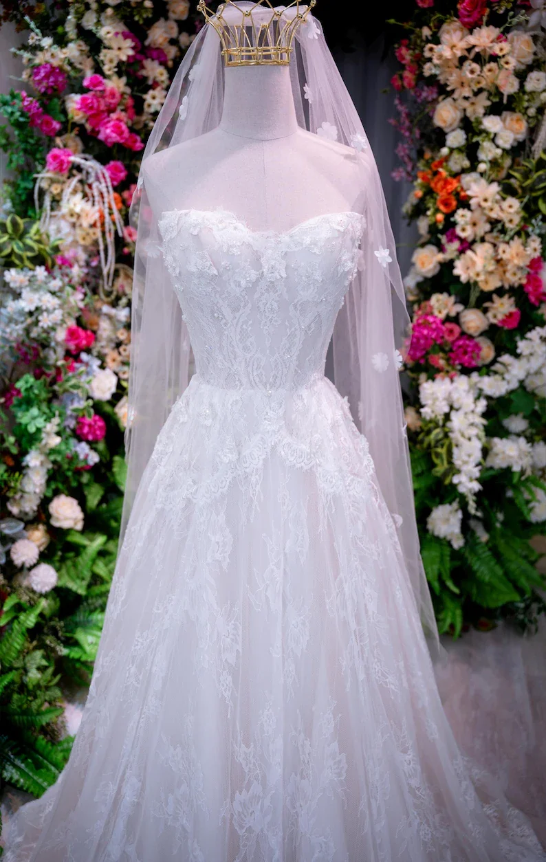 

Customized 2025 Latest Romantic Lace Wedding Dress A-line Bridal Dress Sweetheart Collar Flower Lace Stickers Custom Size