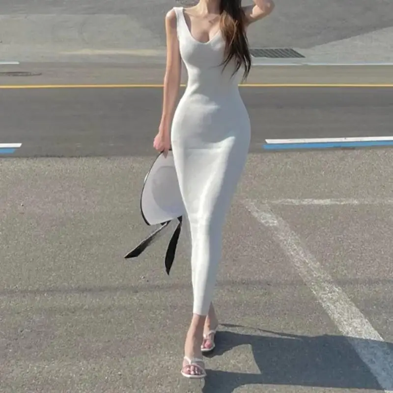 

Chic V-neck Knitted Long Dress Sexy Exposing Back Body Shape Show off Baggy Butt Summer Commute Style Slim Fit Fashionable