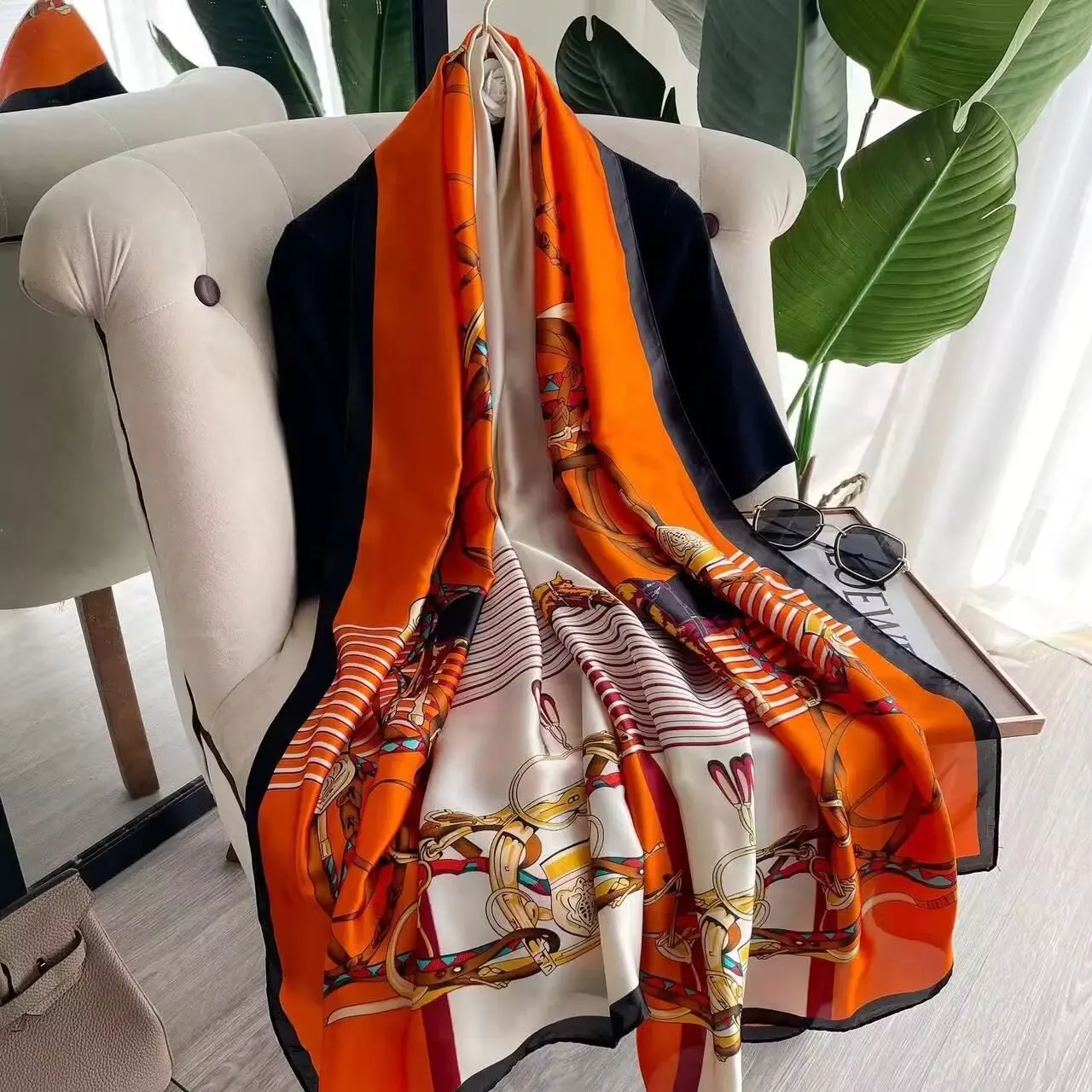 1 Stück 90x180cm Neuer Seidensatin-Schal, Künstlerischer Stil, Retro-Schal mit Pflanzen- und Blumendruck, Elegantes und leichtes Luxusgeschenk für Mama – Detail 14