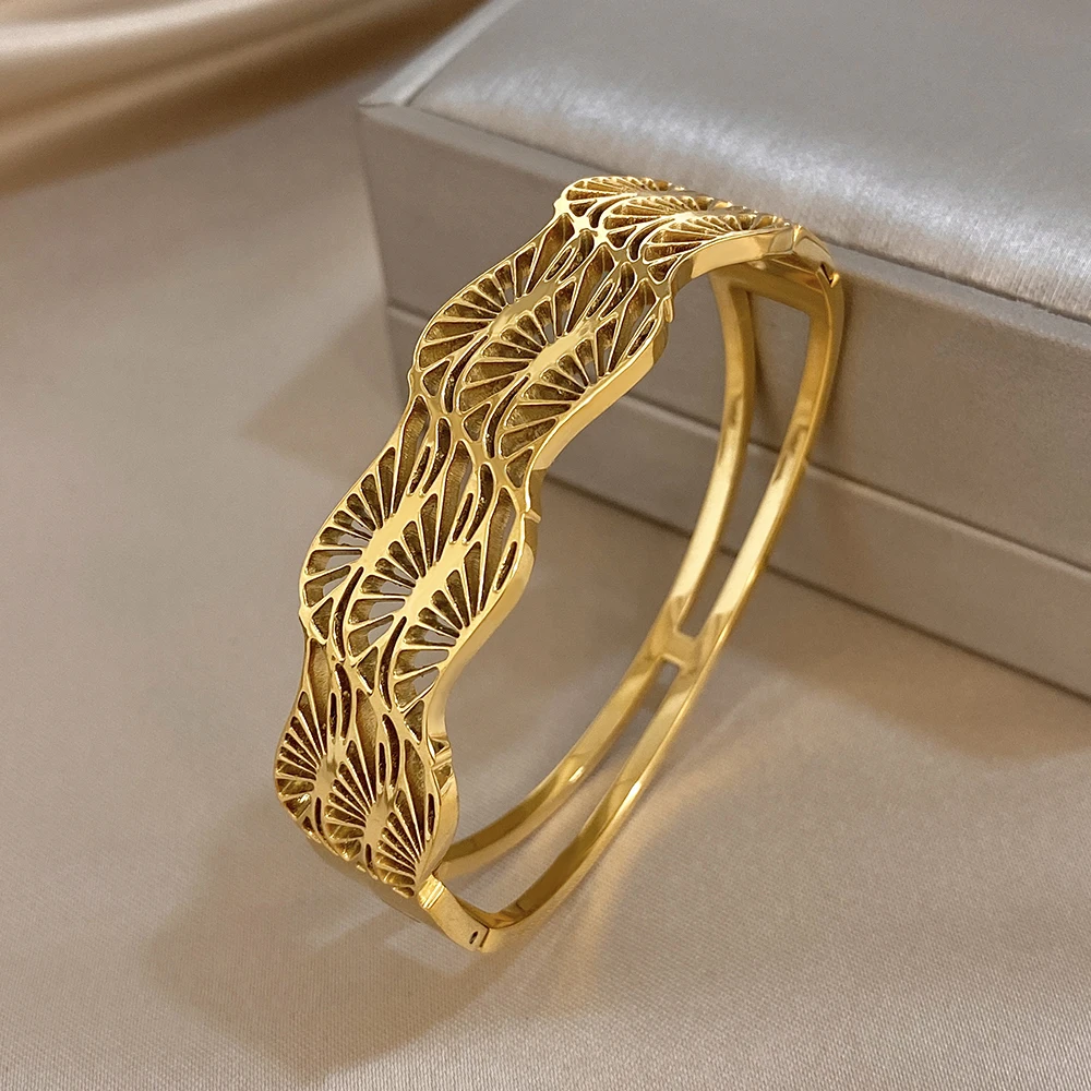 Greatera Fan-shaped Wave Hollow Pattern Women's Cuff Bracelet Chunky Multilayer Design Colorfast Delicacy Artistic Bangle Party