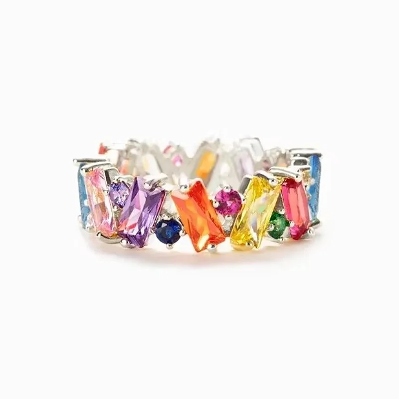 Huitan Glänzender Regenbogen Zirkonia-Ring Damen Mode Sommer-Schmuck Junge Dame Zierliches Geschenk Accessoires Schmuckstück