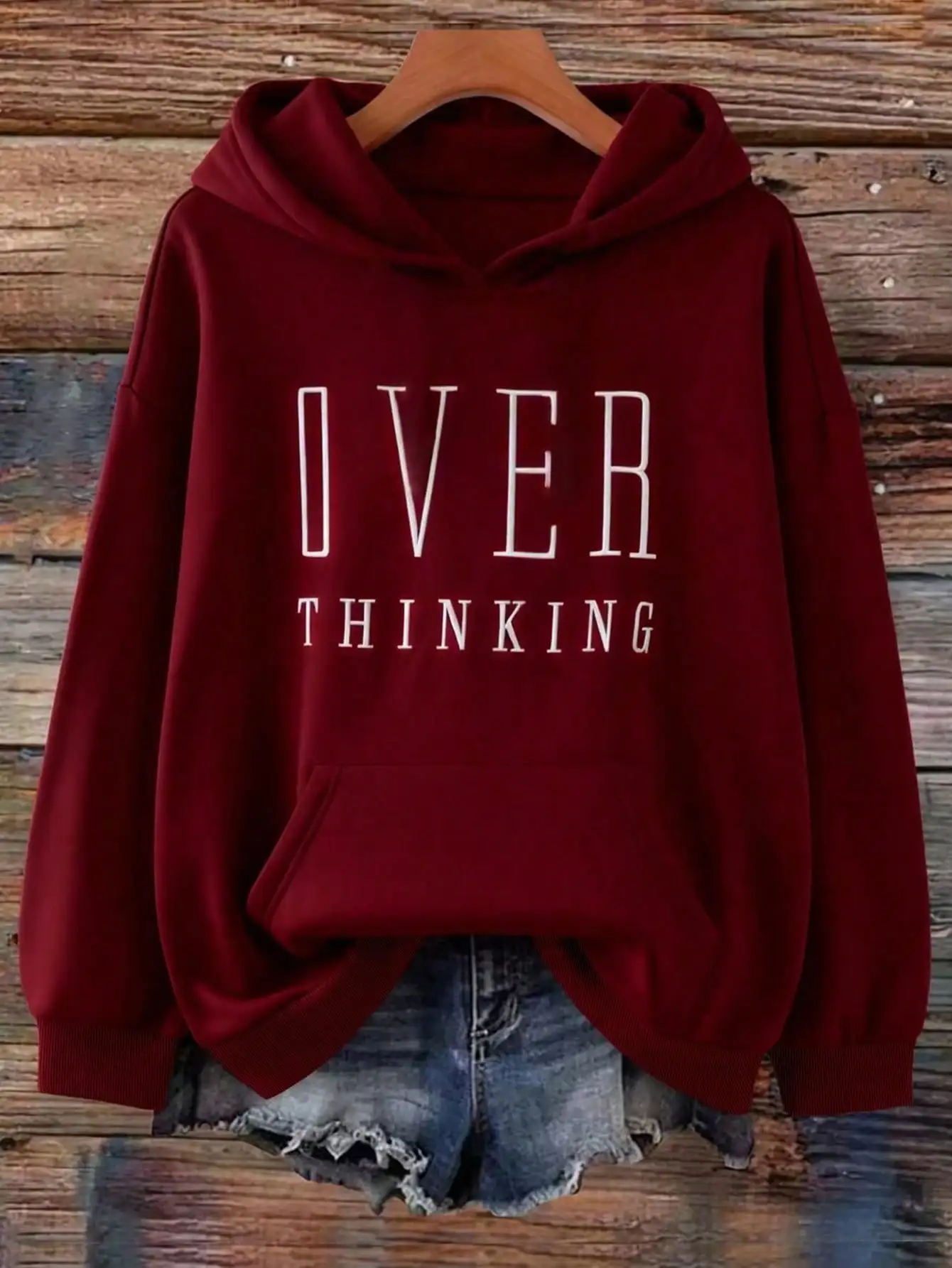 

Бордовое худи оверсайз с белым графическим принтом для женщин