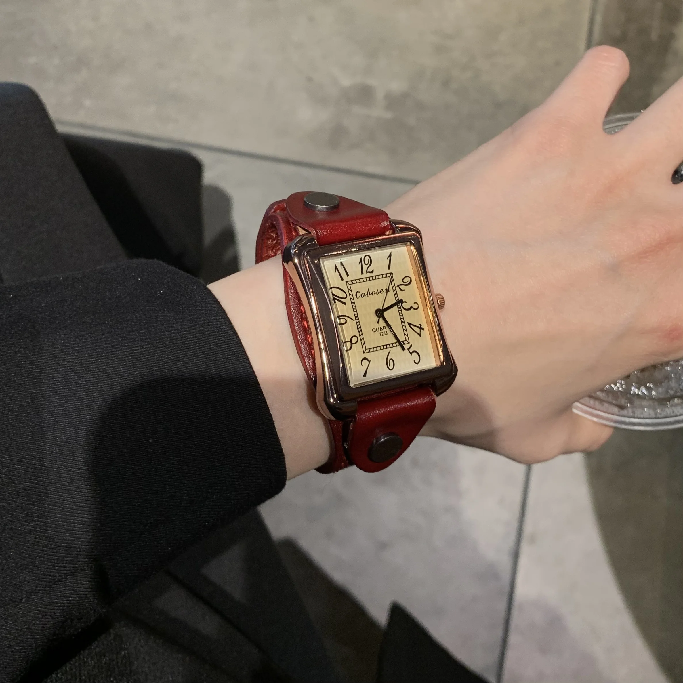 

2025 New Fashion Imported Cowhide Electronic Ladies Watch Student Leisure Versatile Artistic Watch Couple Watch Tide