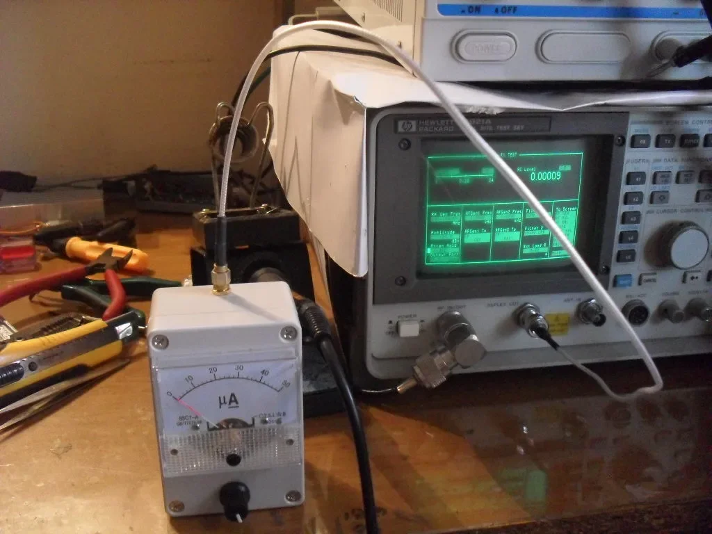 Meteran Indikator Kekuatan Medan 100KHz-1000MHz Baru Pengukur Tingkat Sinyal RF + Antena