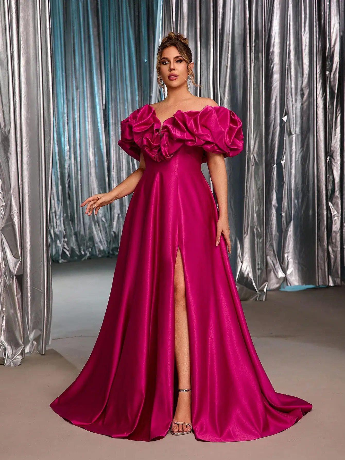 Vestido de Noche Elegante con Hombros Descubiertos, Mangas Abullonadas, Corte en A y Abertura Alta, Color Fucsia