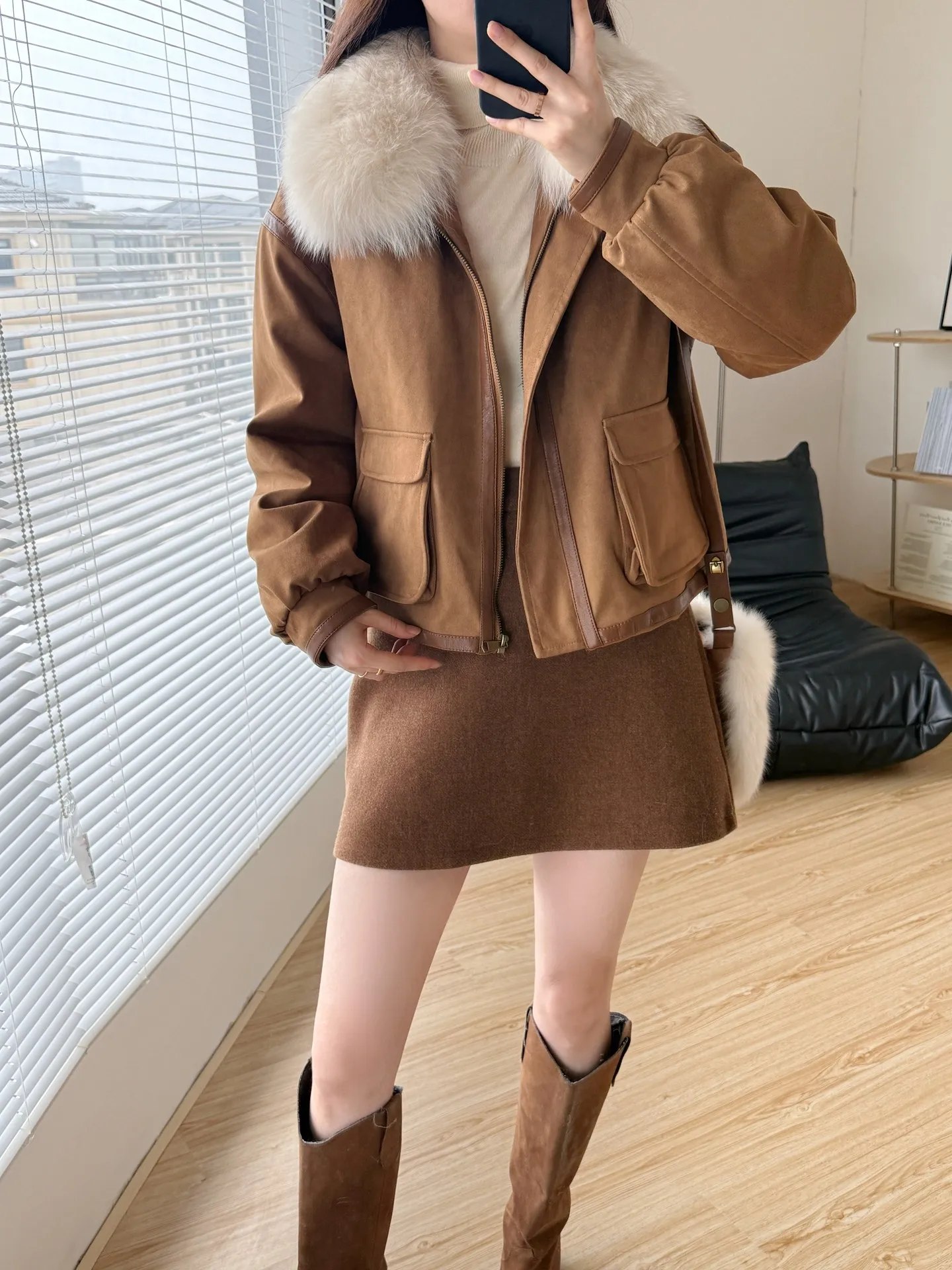 Vitality Girl 2025 Winter New Small Suede Fox Fur Jacket Women's Splicing White Goose Down Clothing