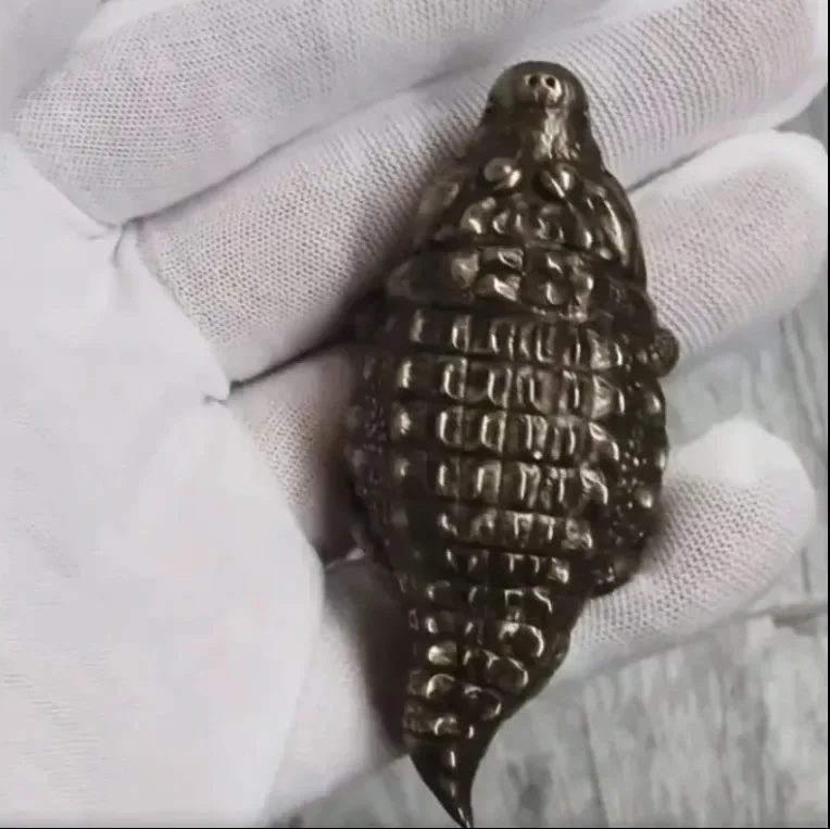Crocodile First Model Ornaments Desktop Office Personalized Financial Crocodile Decoration Pendant Cute Retro Tide Play